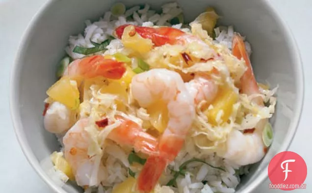 Camarão abacaxi com arroz de Cebolinha