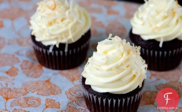 Cupcakes De Café Com Chocolate Com Cobertura De Coco