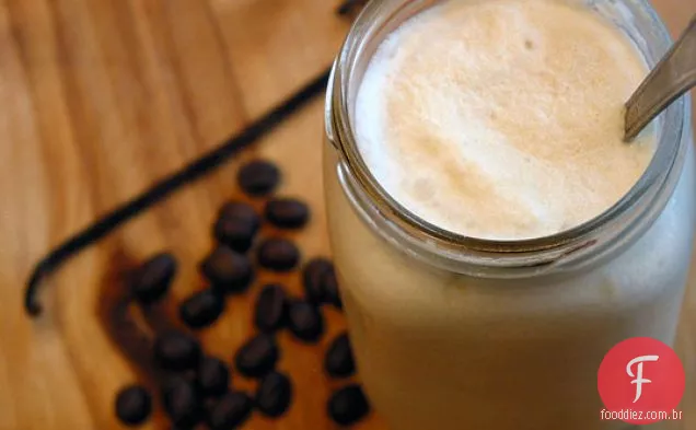 Café-Milkshake de baunilha (com um chute de Navan)