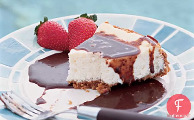 Cheesecake cremoso com molho de Fudge expresso