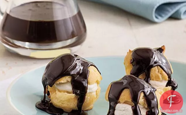 Profiteroles com chantilly de café