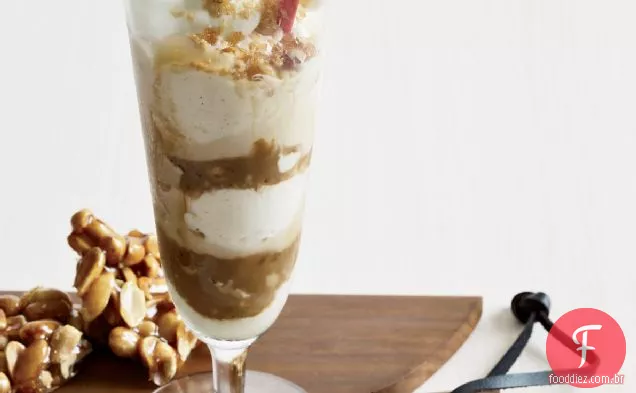 Café vietnamita Sundaes com amendoim esmagado quebradiço