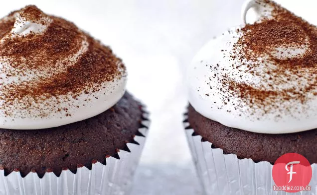 Cupcakes de comida do diabo com merengue expresso