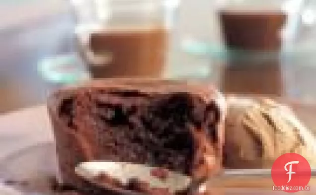 Bolo de Chocolate macio com sorvete expresso