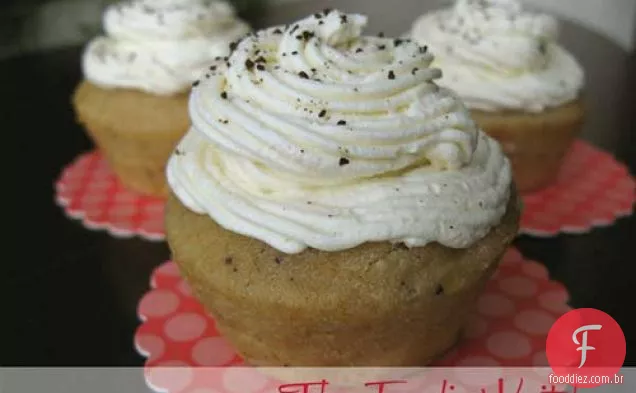 Cupcakes De Café Com Pudim De Leite Condensado E Chantilly T