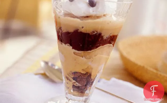 Mocha Parfaits com molho Fudge