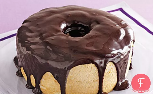 Bolo Do Alimento Do Anjo do café com esmalte do Fudge