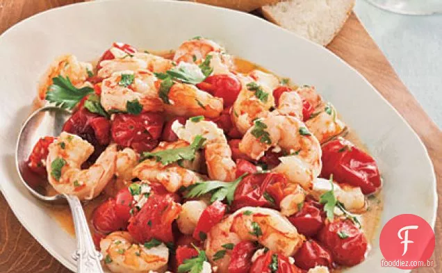 Camarão assado com tomate e queijo Feta