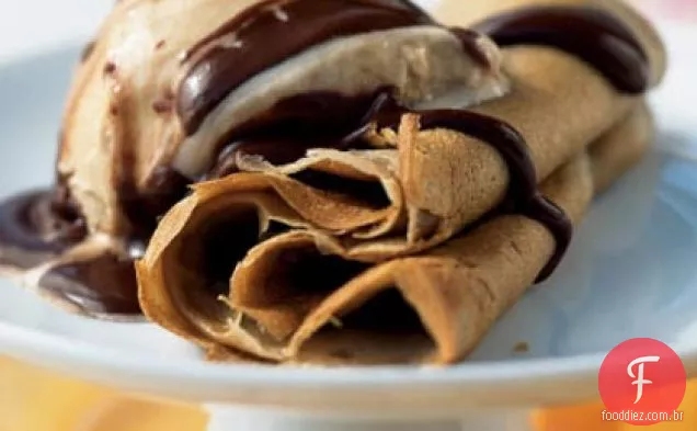 Crepes de café expresso com sorvete e molho de Chocolate escuro
