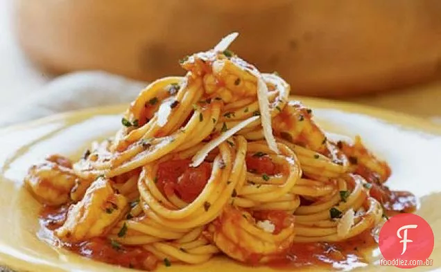 Camarão de estilo italiano com espaguete