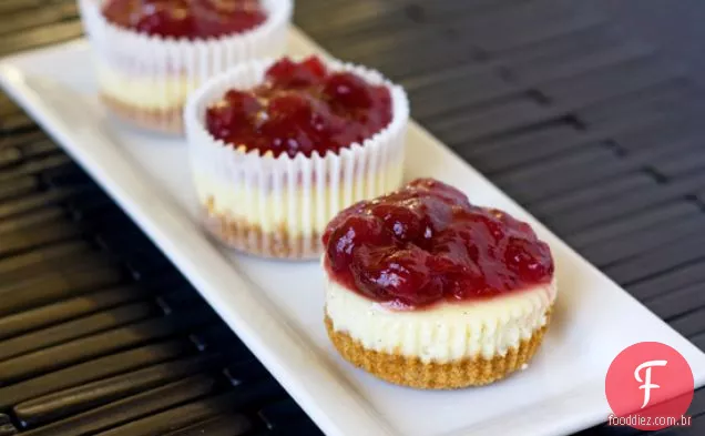 Mini Cheesecakes De Feijão De Baunilha Com Cobertura De Cranberry De Férias