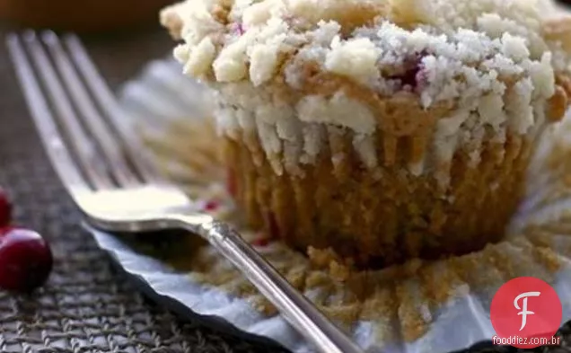Muffins de cranberry Streusel em estilo de padaria