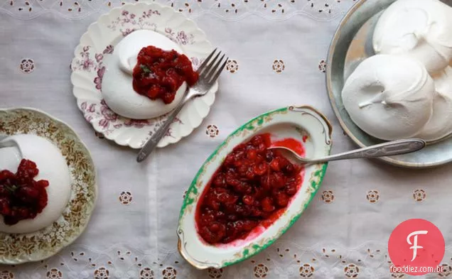 Pavlovas Com Molho De Alecrim Laranja Cranberry