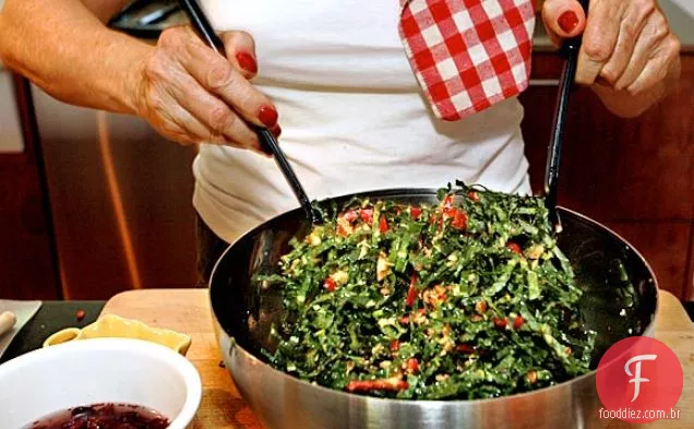 Salada De Couve Com Cranberries E Nozes
