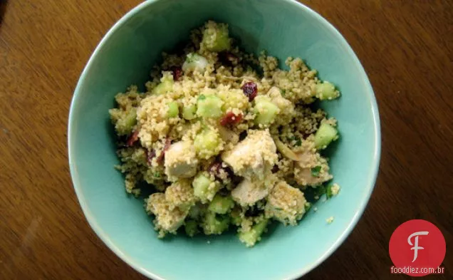 Salada De Cuscuz Com Amêndoas, Cranberries E Frango
