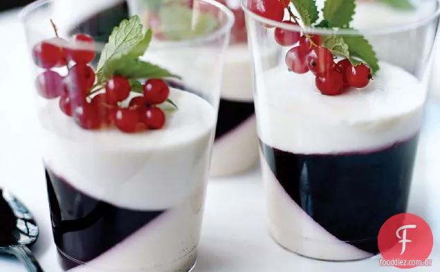 Baunilha e Cranberry Panna Cotta Parfaits