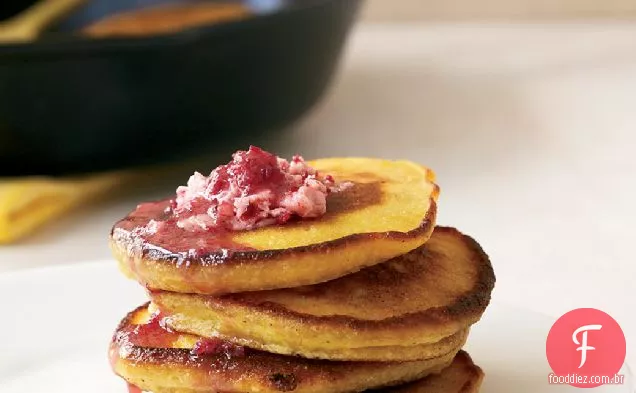 Panquecas de fubá com manteiga de bordo-Cranberry