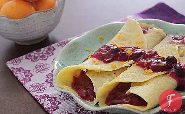 Crepes De Fubá Com Molho De Cranberry Mandarim