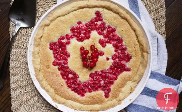 Torta De Coco Pegajosa Com Groselha Vermelha