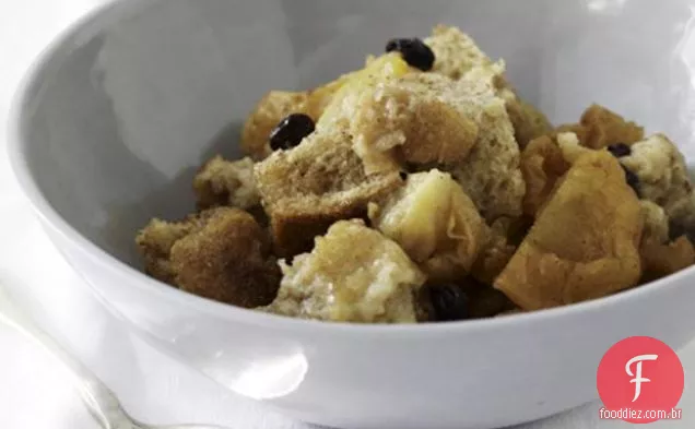 Pudim De Pão Com Peras, Groselhas E Canela