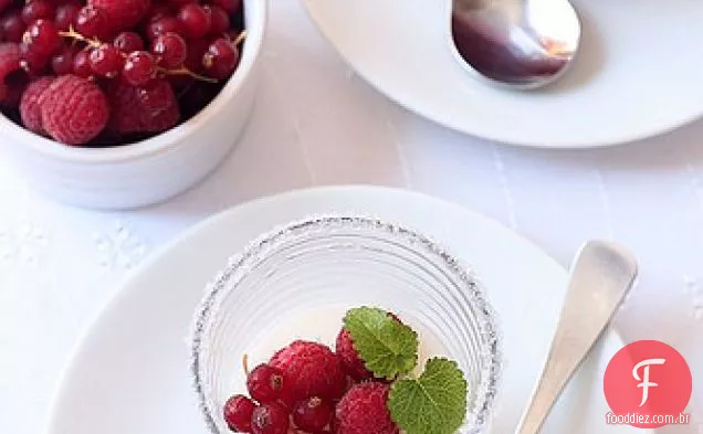 Leite De Amêndoa De Baga Vermelha Panna Cottas