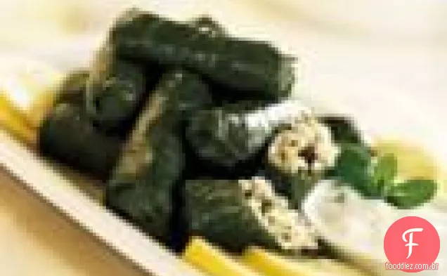 Folhas De Uva Recheadas Com Arroz E Groselha