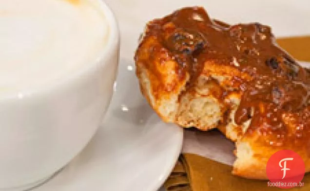 Rolinhos De Canela Com Molho De Cajeta