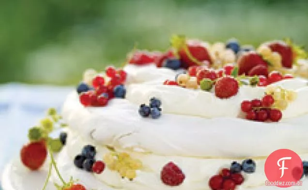 Vacherin Com Chantilly E Bagas Misturadas