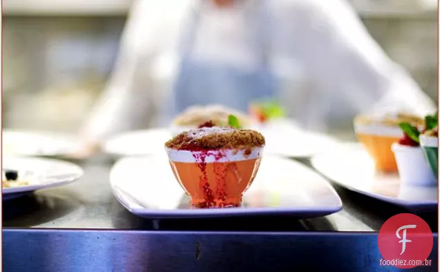 Crumble De Creme De Frutas Cozidas E Baunilha