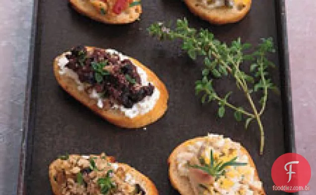 Azeite Tapenade E Queijo De Cabra Crostini