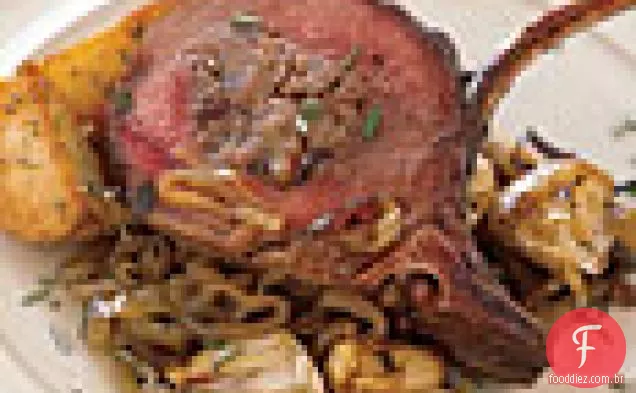 Rack De Carne De Veado Recheado Com Nozes, Groselhas, Linguiça E Peras