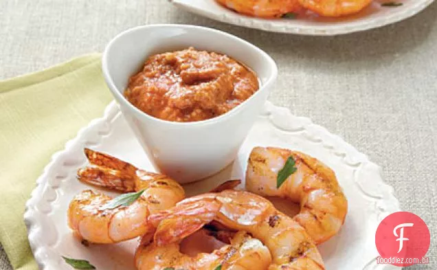 Camarão grelhado com molho Romesco