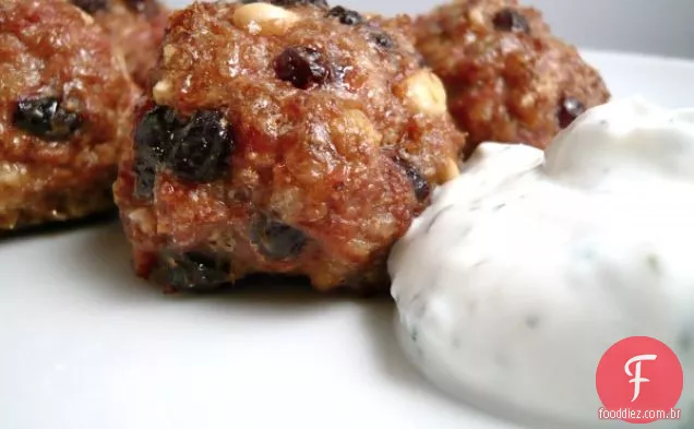 Almôndegas De Cordeiro Com Molho De Iogurte