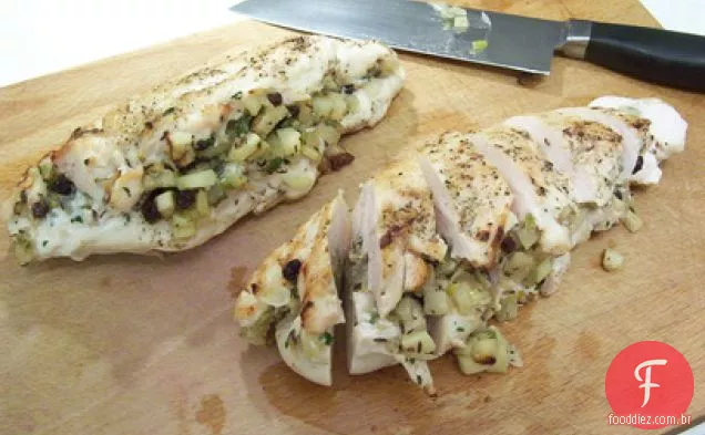 Peito De Frango Recheado Com Maçã, Groselha E Cominho