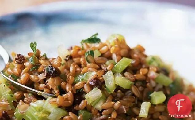 Salada de centeio com vinagrete de laranja