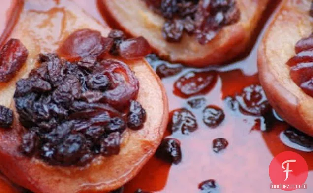 Peras assadas com cidra com molho de caramelo