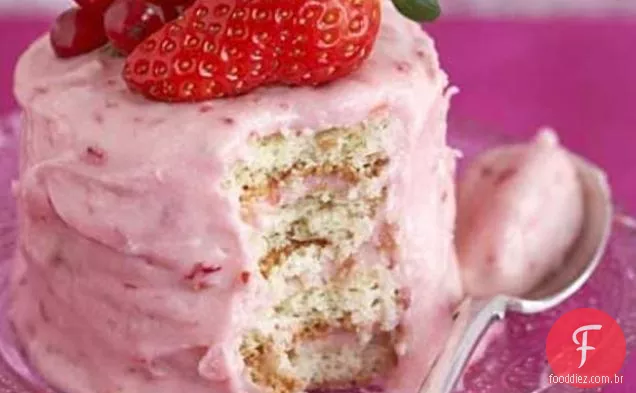 Bolos Em Camadas Com Creme De Manteiga De Morango