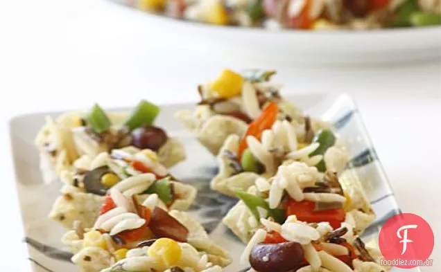 Arroz selvagem e salada Orzo com vinagrete de bordo