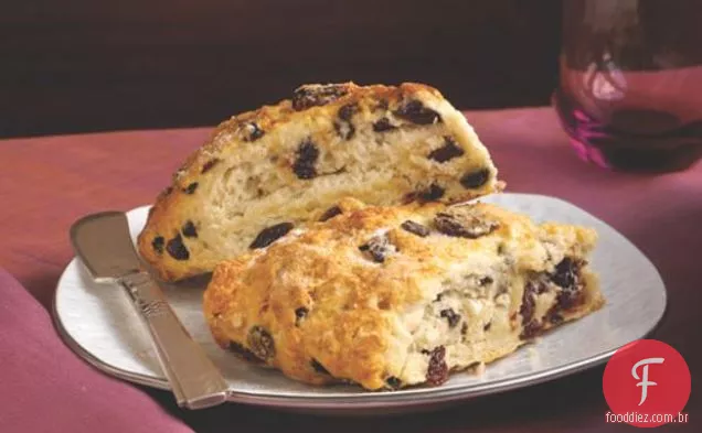 Scones Alaranjados-Perfumados Com Caisins, Cerejas, E Groselhas