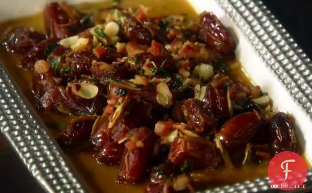 Tâmaras assadas com Pancetta, amêndoas e Chile