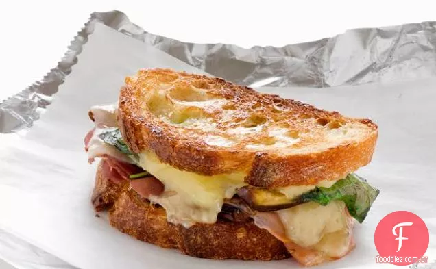 Queijo grelhado com tâmaras e Prosciutto