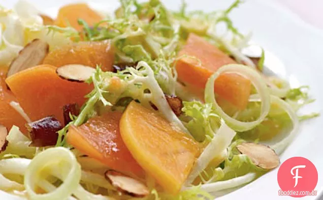 Salada Frisée com caquis, tâmaras e amêndoas