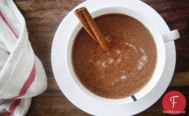 Chocolate quente mexicano rápido e fácil sem laticínios