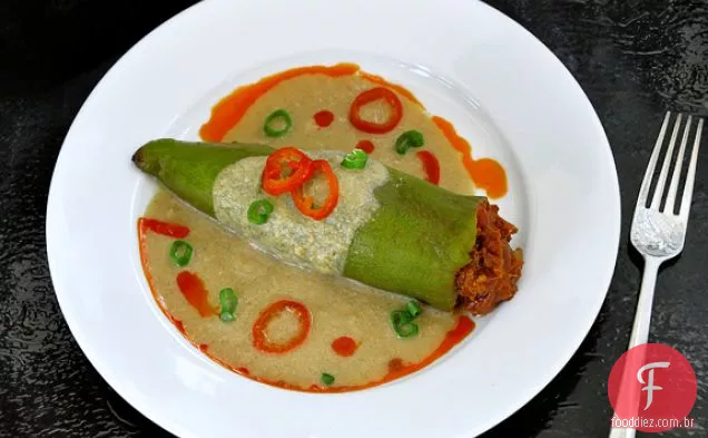 Chiles Recheados Com Chouriço, Tâmaras E Molho De Amêndoa