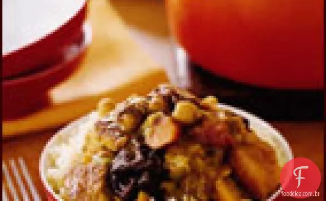 Tagine de Peru temperado com ameixas