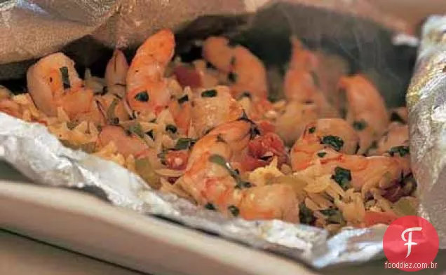 Camarão de manjericão com queijo Feta e Orzo
