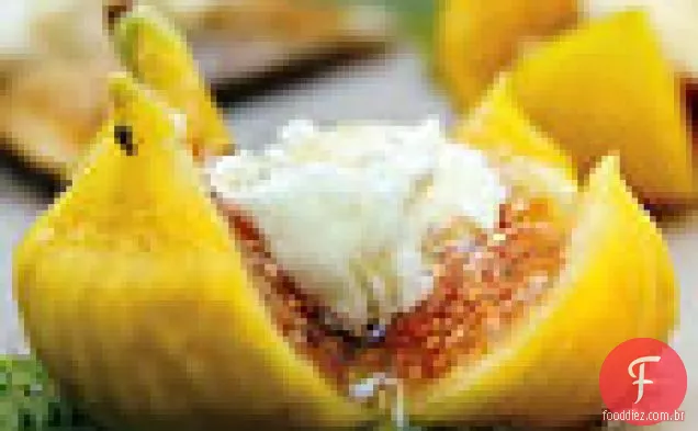Figos frescos com queijo de cabra e mel apimentado