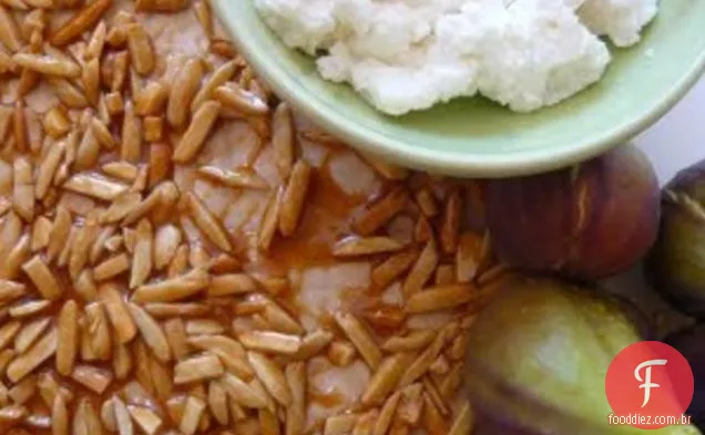 Ricota Com Figos Frescos E Amêndoas Doces