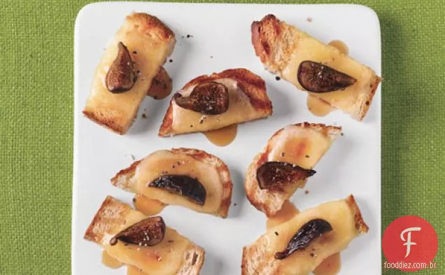 Bruschetta Grelhada Com Teleme, Mel E Figos
