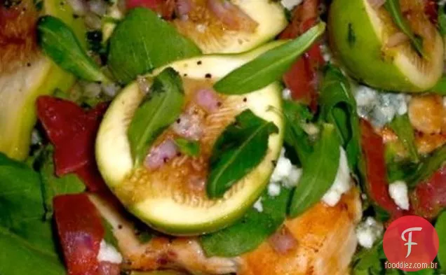 Frango Paillard Com Salada De Figo Fresco E Queijo Azul